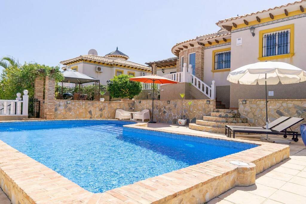 Casa Lilly-Rose, A Beautiful 3 Bedroom Detached Villa A Short Walk To The Villamartin Plaza & Golf Course מראה חיצוני תמונה