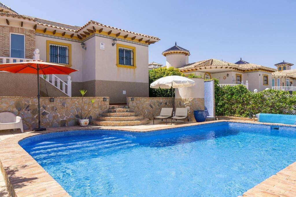 Casa Lilly-Rose, A Beautiful 3 Bedroom Detached Villa A Short Walk To The Villamartin Plaza & Golf Course מראה חיצוני תמונה