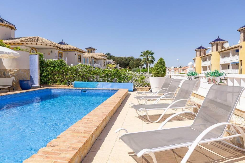 Casa Lilly-Rose, A Beautiful 3 Bedroom Detached Villa A Short Walk To The Villamartin Plaza & Golf Course מראה חיצוני תמונה