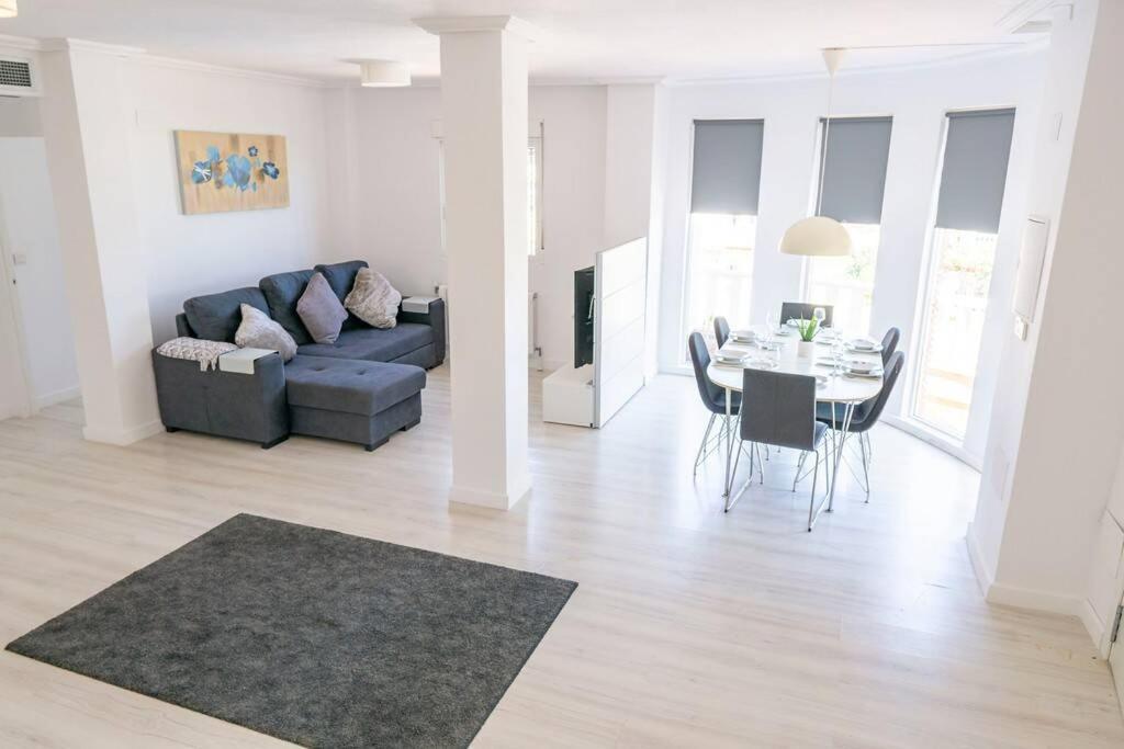 Casa Lilly-Rose, A Beautiful 3 Bedroom Detached Villa A Short Walk To The Villamartin Plaza & Golf Course מראה חיצוני תמונה