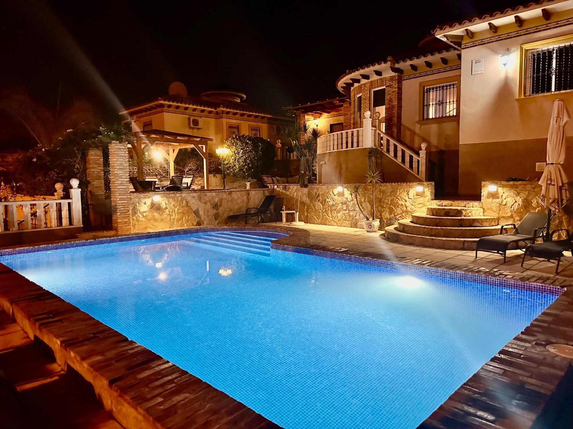 Casa Lilly-Rose, A Beautiful 3 Bedroom Detached Villa A Short Walk To The Villamartin Plaza & Golf Course מראה חיצוני תמונה
